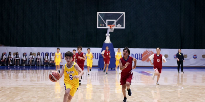 ԿԳՄՍ նախարար Ժաննա Անդրեասյանը հետևել է «Դպրոցականների բասկե...