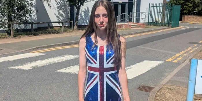 Աղջկան արգելել էին խոսել բրիտանական ինքնության մասին՝ դրոշի...