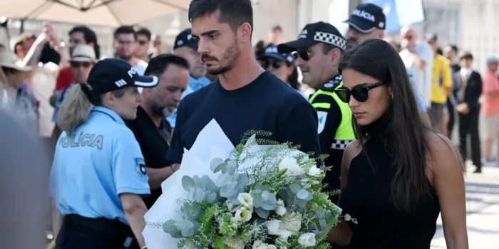 Լիվերպուլի աստղ Ժոտայի հիշատակը հարգել են նրա հայրենի քաղաքո...