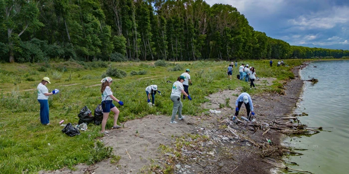 🎥 Ակբա բանկի աշխատակիցները պլաստիկից մաքրել են Սեւանա լճի 2...