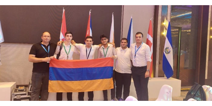 Արծաթե մեդալ՝ Քիմիայի 57-րդ միջազգային օլիմպիադայում