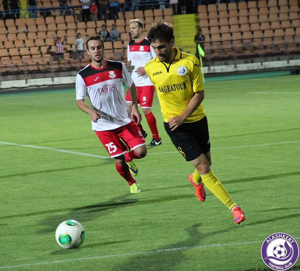 Նախկին ֆուտբոլիստ Ռաֆայել Ղազարյանը մարզչական դասընթացների կ...