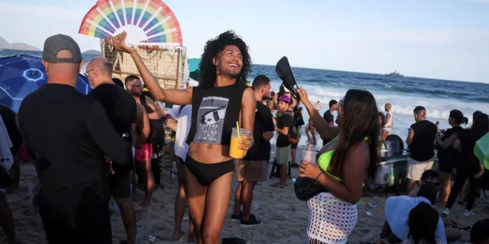 Արագ հավաքված հսկայական բազմություն Ռիոյի Կոպակաբանա ափին՝ ա...