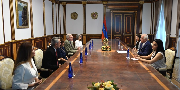 Հայագետներ Թեո Մաարտեն վան Լինտը և Աննա Սիրինյանը պարգևատրվե...
