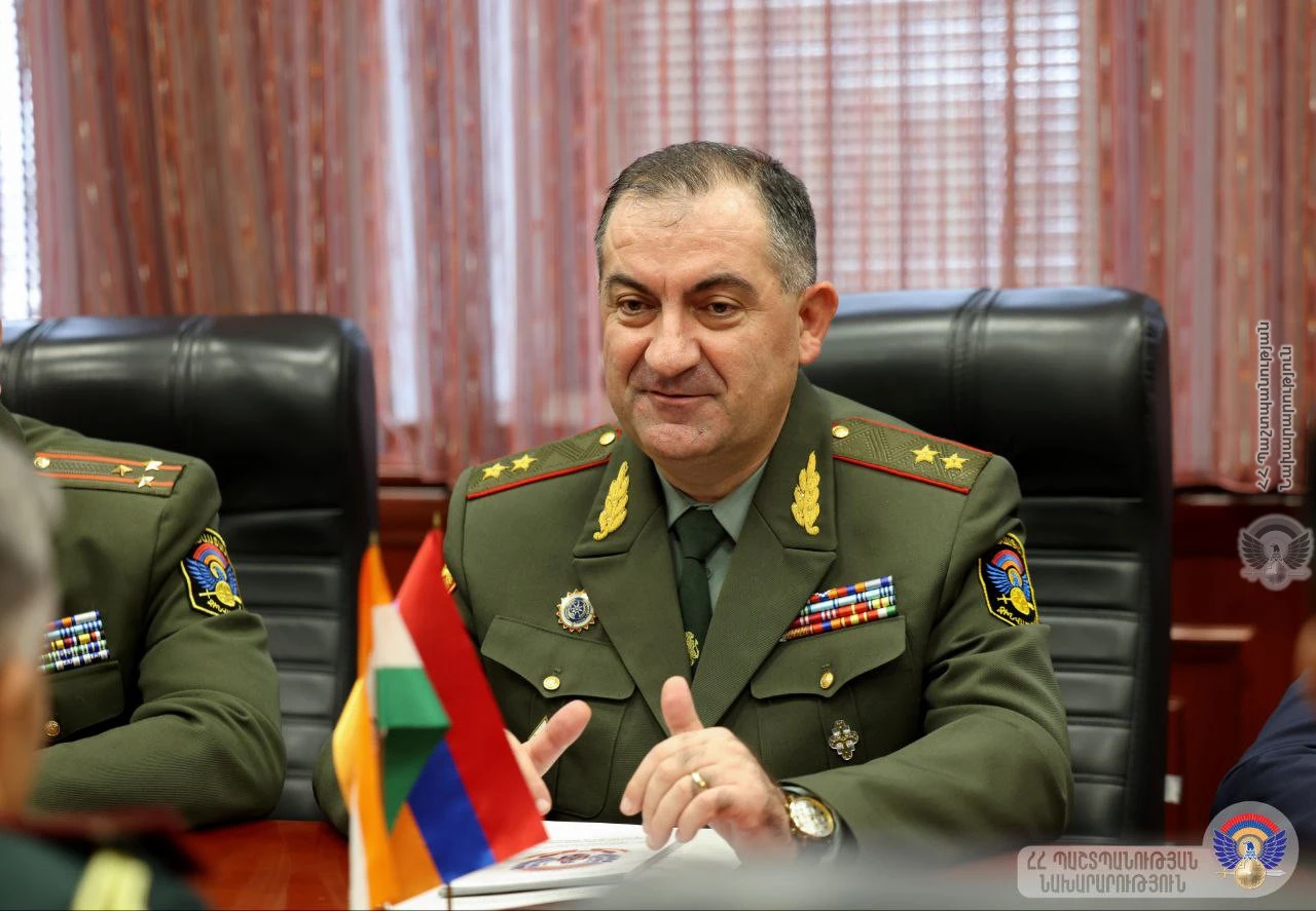 Գեներալ-լեյտենանտ Էդվարդ Ասրյանն առանձնազրույց է ունեցել Հնդ...