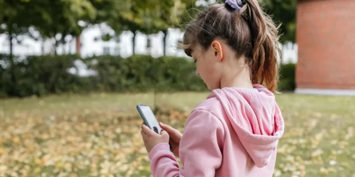 Ավստրալիան արգելում է սոցցանցերը մինչև 16 տարեկան երեխաների...