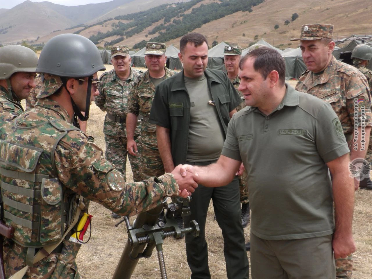 Սուրեն Պապիկյանը հանդիպել է 25-օրյա վարժական հավաքներին մասն...