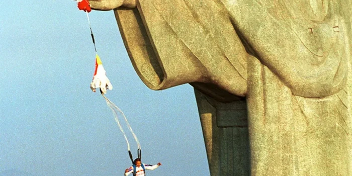 Տիեզերքի եզրից նետված մարդու ողբերգական վախճանը՝ պարապլանով...