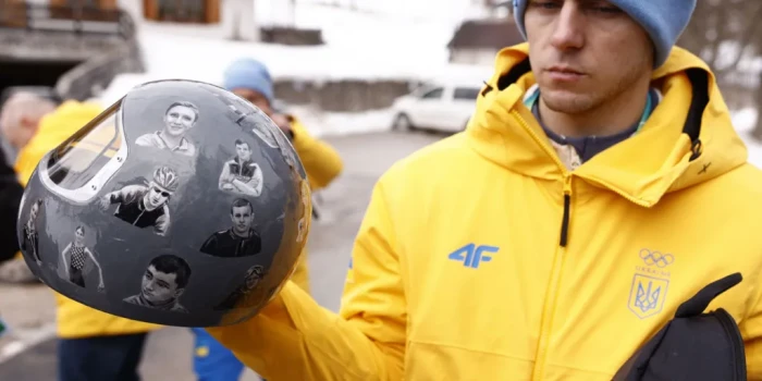 Ո՞վ էր սաղավարտին պատկերված, որի պատճառով ուկրաինացի մարզիկի...