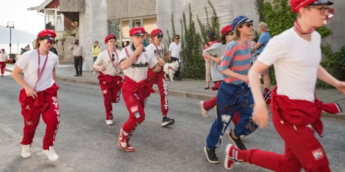 Նորվեգիայում դպրոցավարտների երեկույթները վերածվել են շաբաթնե...