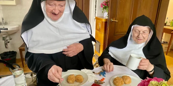 ԽՈՐՀՐԴԱՐԱՆԻԿ ՄՈՆԱԽԵՐԻ ԹԱՔՑՅԱԼՔԸ՝ 80-ՆԵՐԻ ՎԵՐՋԻՆ ՍԻՐԽԻԿՆԵՐԸ Վ...