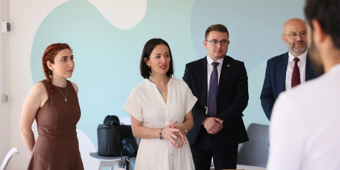 Ժաննա Անդրեասյանն այցելել է Ախուրյանի երիտասարդական կենտրոն