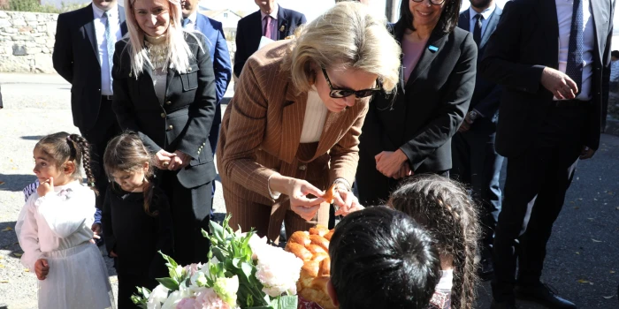 Բելգիայի թագուհին ԿԳՄՍ նախարարի տեղակալի ուղեկցությամբ այցել...