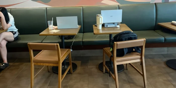 «Երկու նոթբուք, վեց վարդակ». ինչպես են հարավկորեական սրճարան...